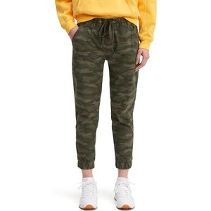 ✨Levi’s Camo Joggers